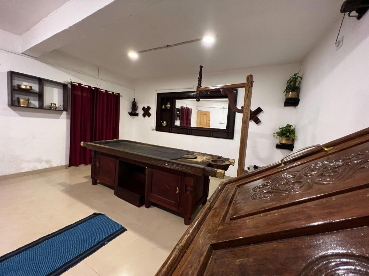 Vedha Ayurvedic Panchakarma Treatment Centre Hotel Alappuzha Ngoại thất bức ảnh